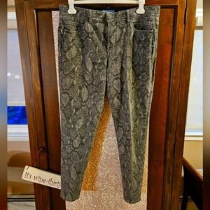 Democracy Ab Solution Straight Leg Pant.